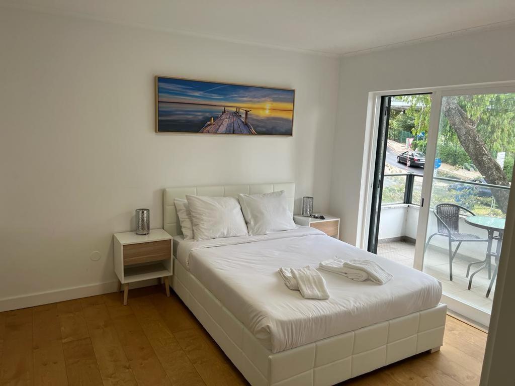 Oieras Beach Suite 2 - Large Double Room With En-Suite Bathroom And Balcony Oeiras Eksteriør billede