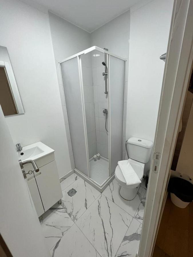 Oieras Beach Suite 2 - Large Double Room With En-Suite Bathroom And Balcony Oeiras Eksteriør billede