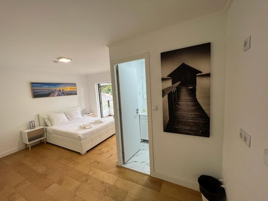 Oieras Beach Suite 2 - Large Double Room With En-Suite Bathroom And Balcony Oeiras Eksteriør billede